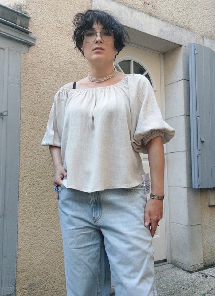Joli haut neuf pour 38/40 - photo numéro 5