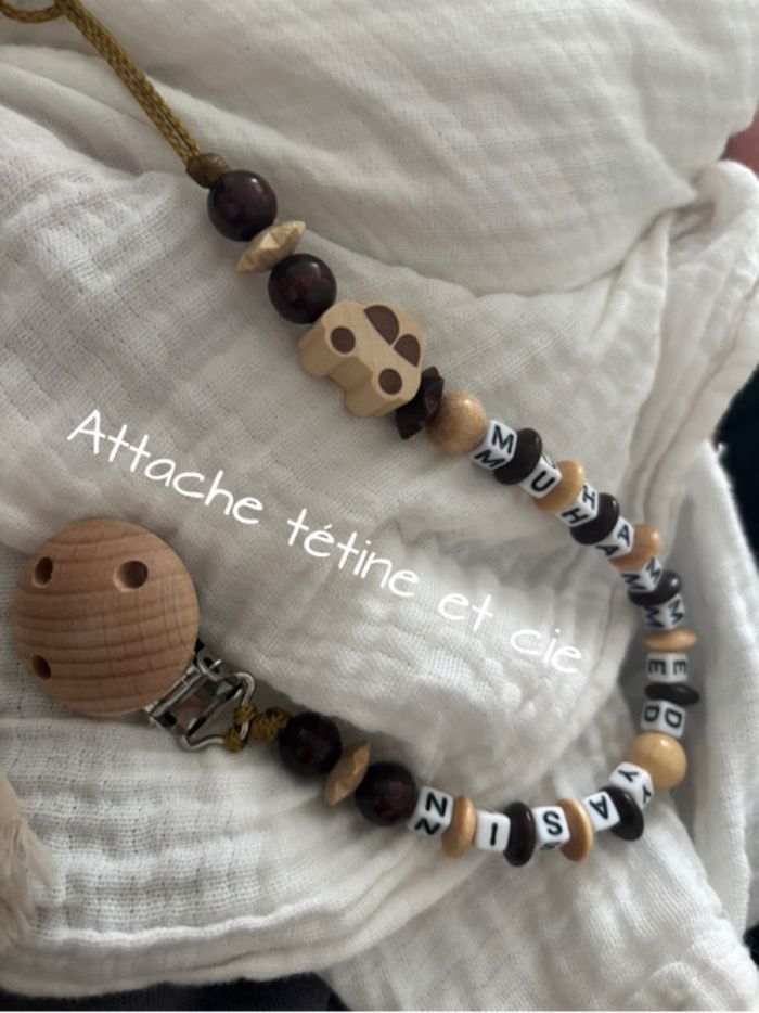 Attache tétine