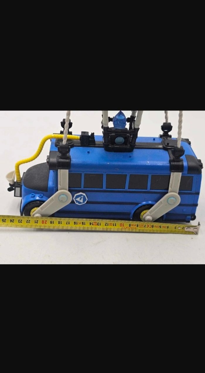 Battle Bus Fortnite - photo numéro 4