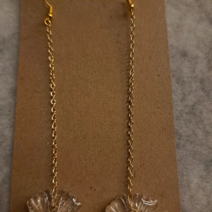 Boucles d'oreilles pendante en résine fleur - photo numéro 5