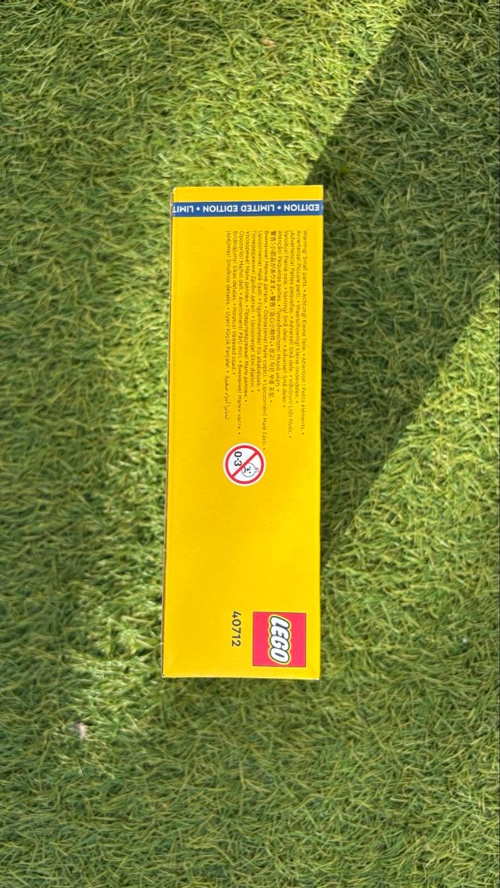 Lego set Micro Rocket Launchpad édition limitée - photo numéro 3