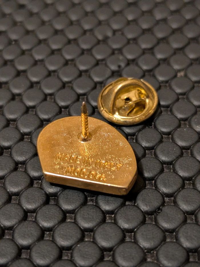 Pin's casque F1 Alain Prost - photo numéro 2