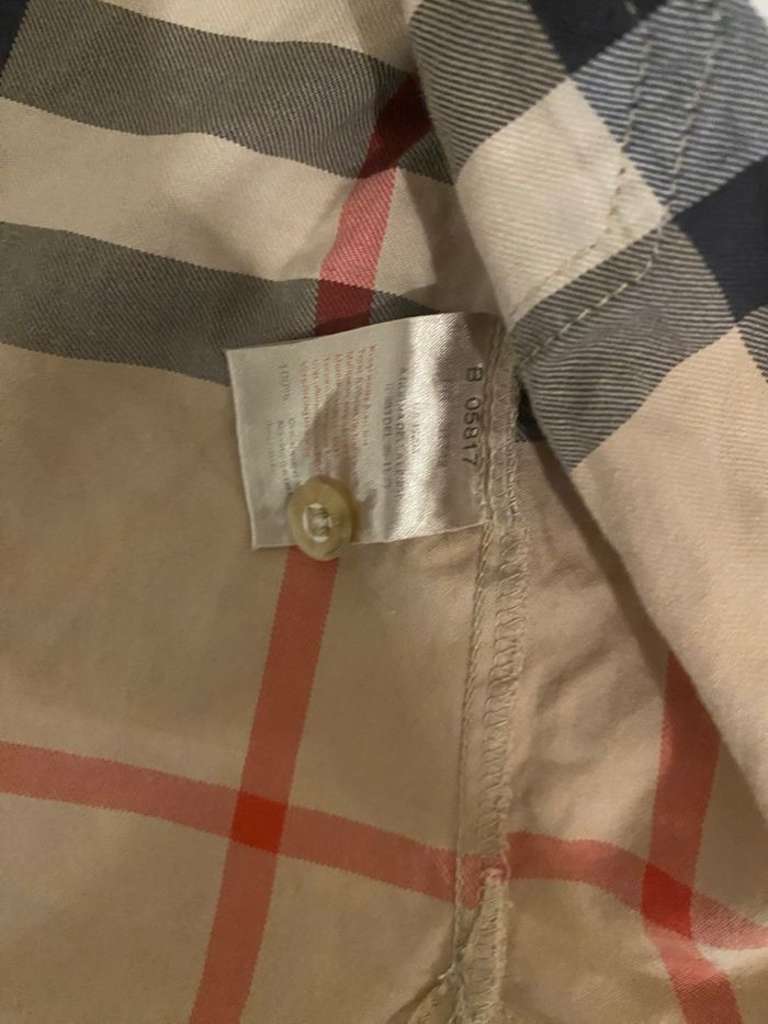 Chemise burberry avec pantalon tape à l’œil - photo numéro 3