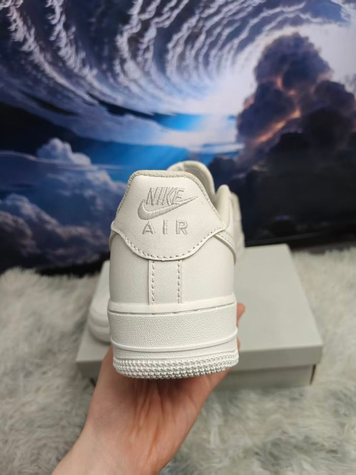 Nike Air Force 1 Low '07 White - photo numéro 3