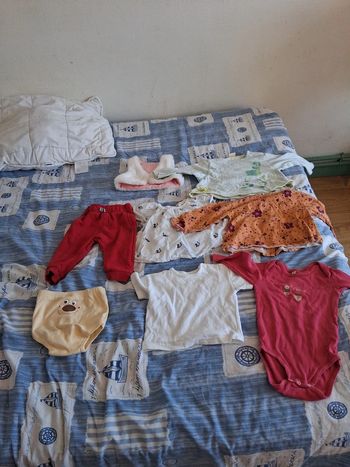Lot vêtements fille 12/18mois