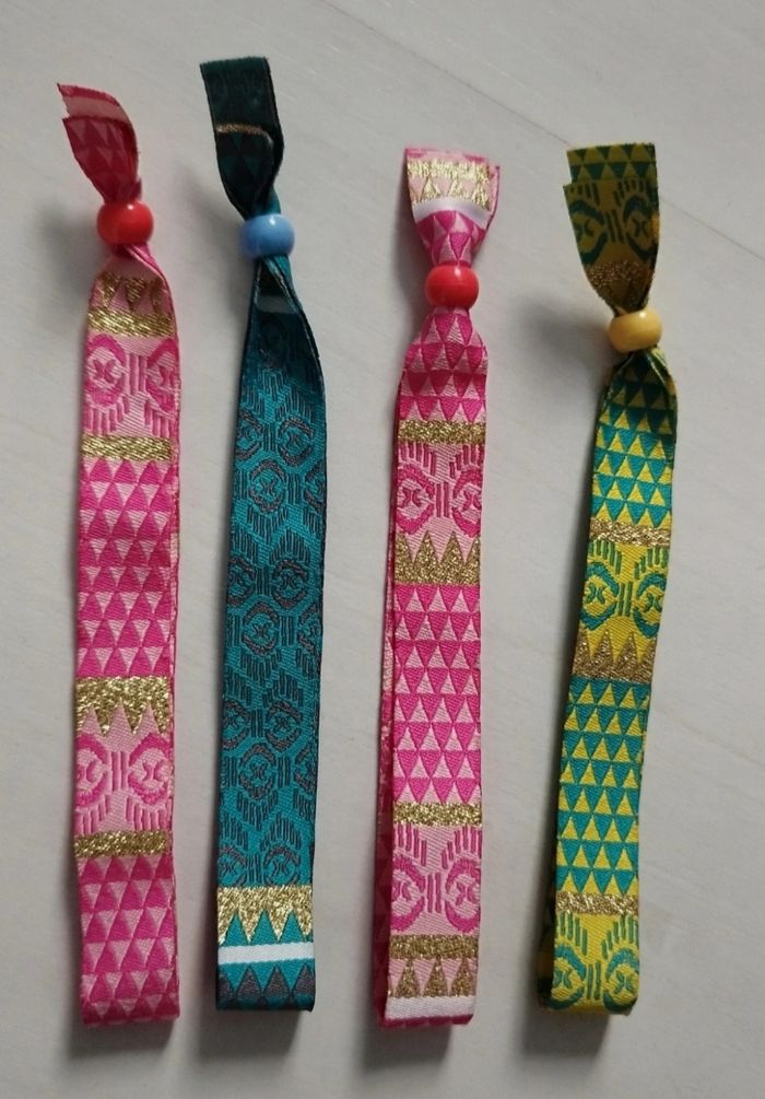 Lot de 4 bracelets