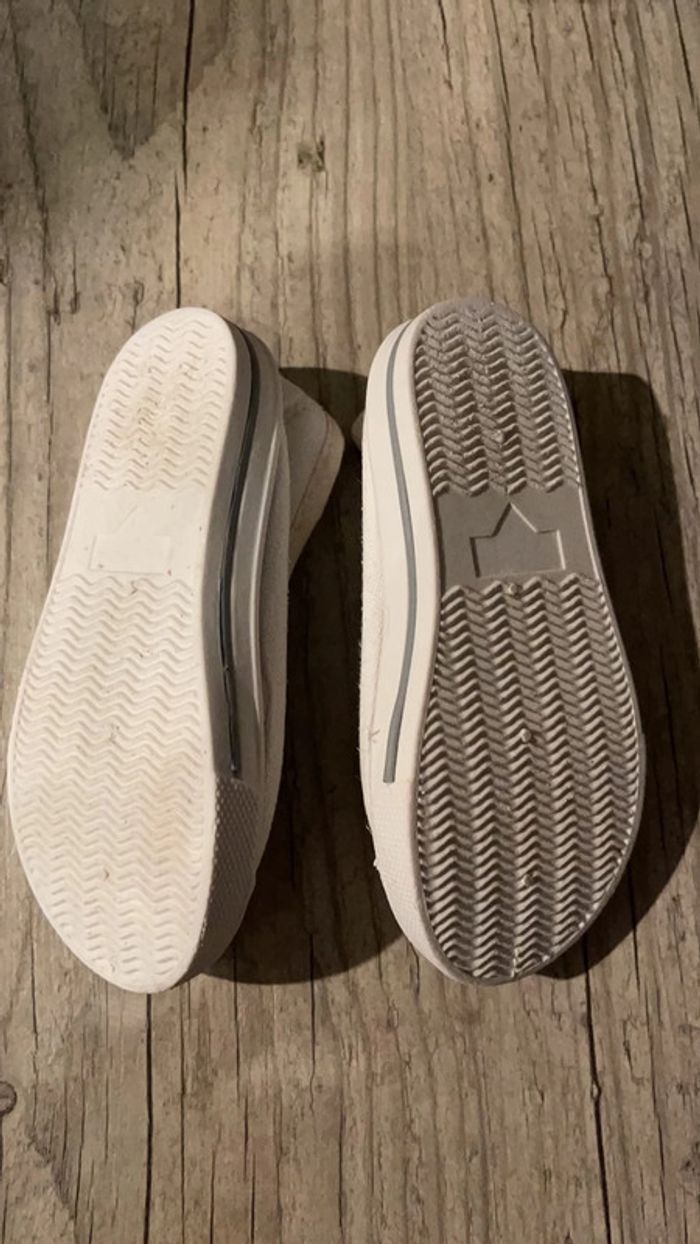 Chaussures enfant saxo blues blanches 🦶 - photo numéro 2