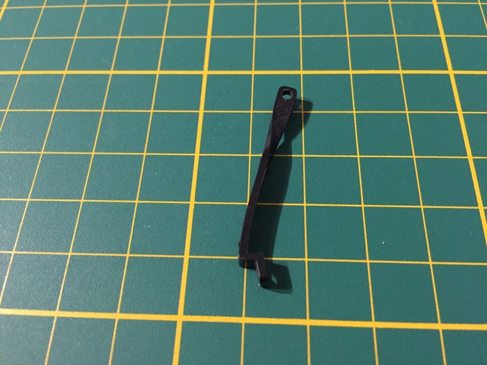 Support droit du pare-chocs avant 100J Renault R8 Gordini 1/8 1/8ème Eaglemoss collections #A67