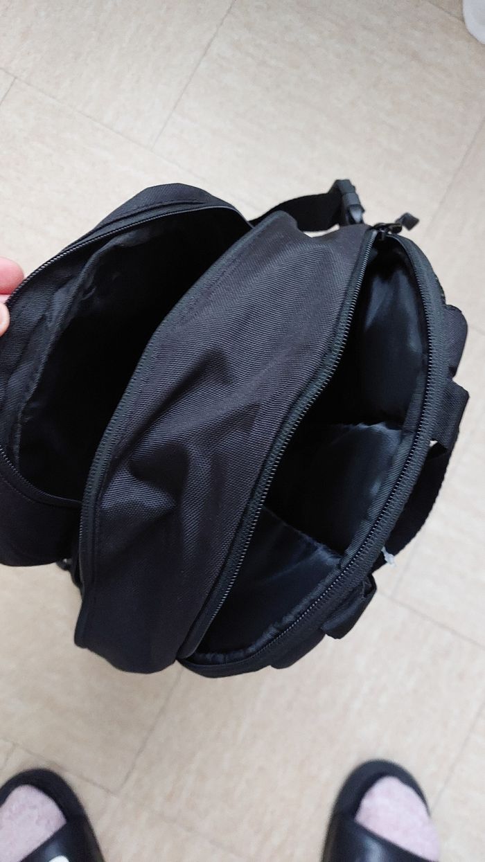 Sac à dos noir neuf avec étiquettes jamais utilisé 27L - photo numéro 6