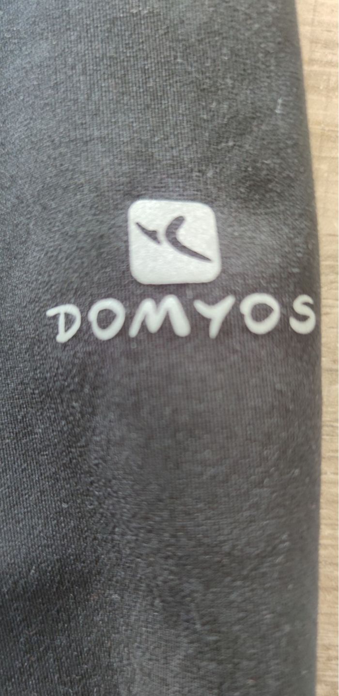 Legging court de sport marque Domyos taille M couleur noir pour femme, pantalon de sport, très bon é - photo numéro 3