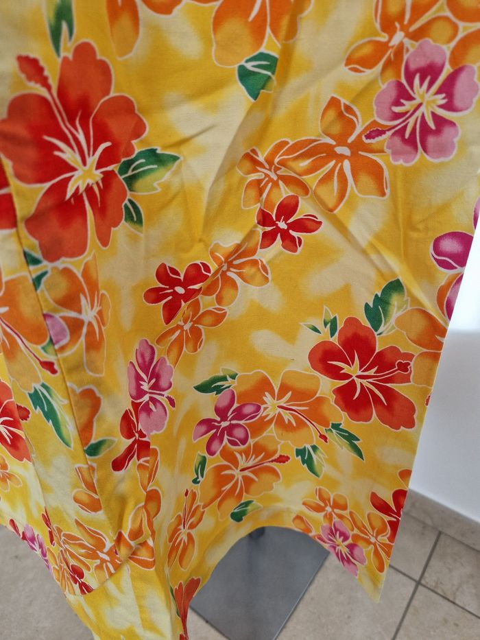 Robe polynésienne jaune à motif fleurs - photo numéro 4