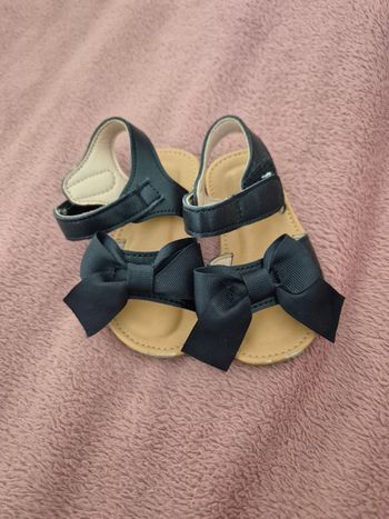 Paire de sandales taille 21