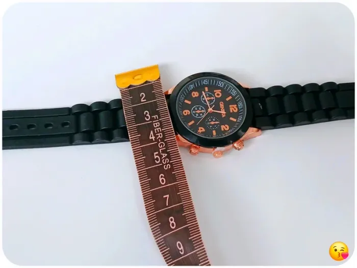 Montre chic à grand cadran avec bracelet moderne - photo numéro 6