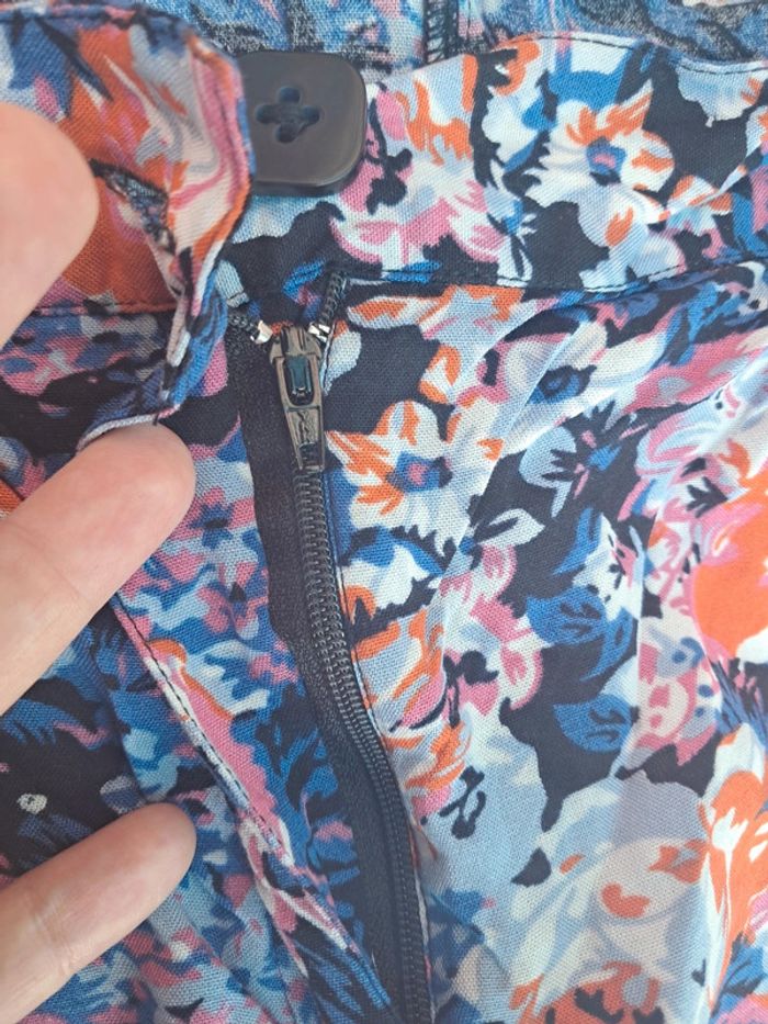Beau pantalon fleuri coupe citadine poches italiennes, ceinture, fermeture eclair - T40-42 - neuf - photo numéro 4
