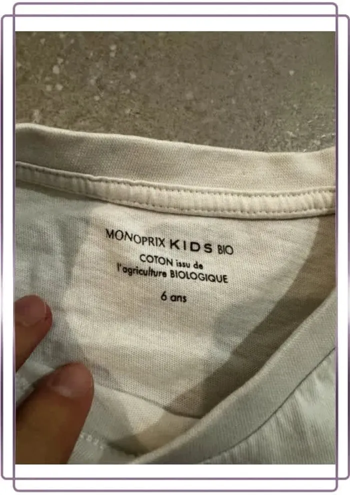 T-shirt Monoprix kids bio, taille 6 ans, très bon état - photo numéro 2
