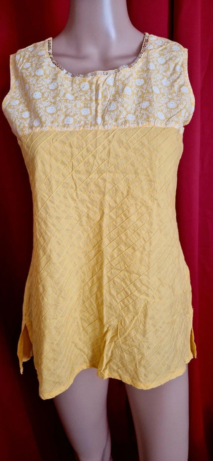 Haut jaune et blanc taille M Akkriti