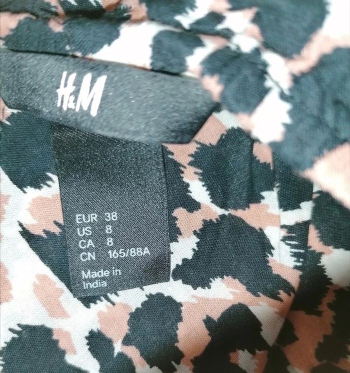 Robe noir et une robe léopard h&m taille 38 - photo numéro 7