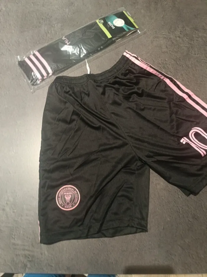 Tenue foot Léo Messi Inter Miami noir/rose t.28 - photo numéro 3