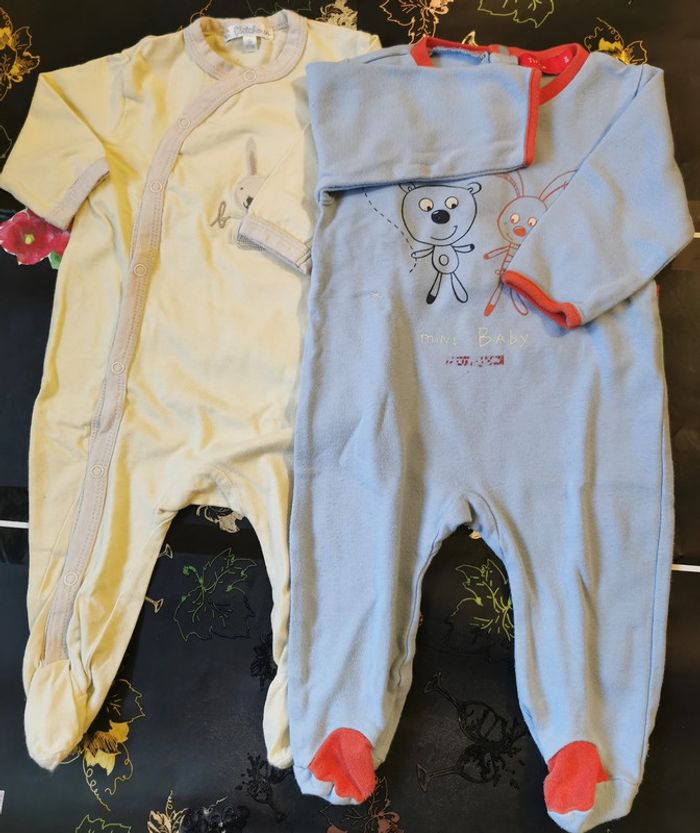 lot de 2 pyjamas taille 6 mois