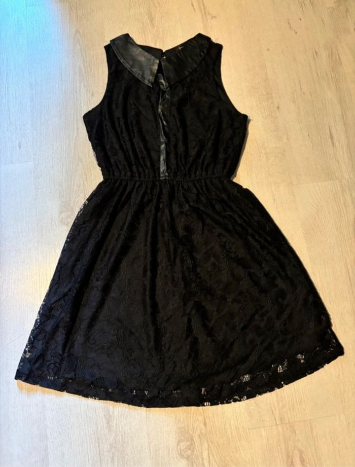 Robe en dentelle - photo numéro 2