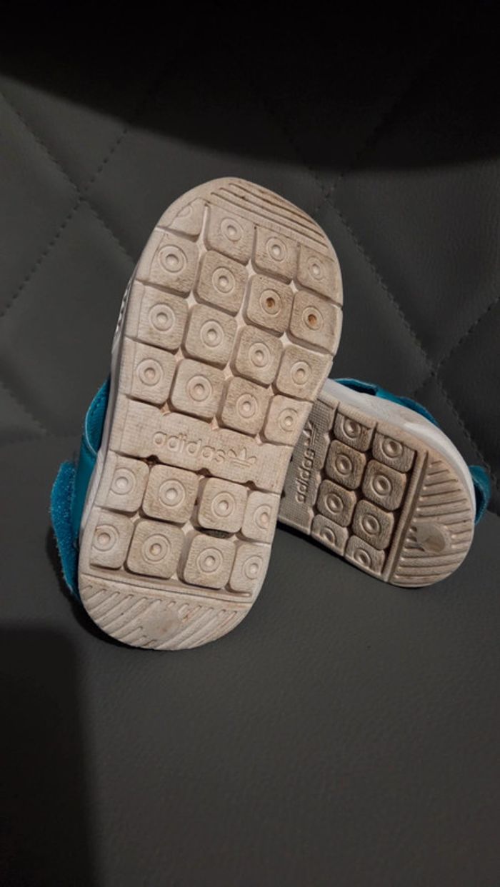 Nu-pieds Adidas T.23 - photo numéro 3