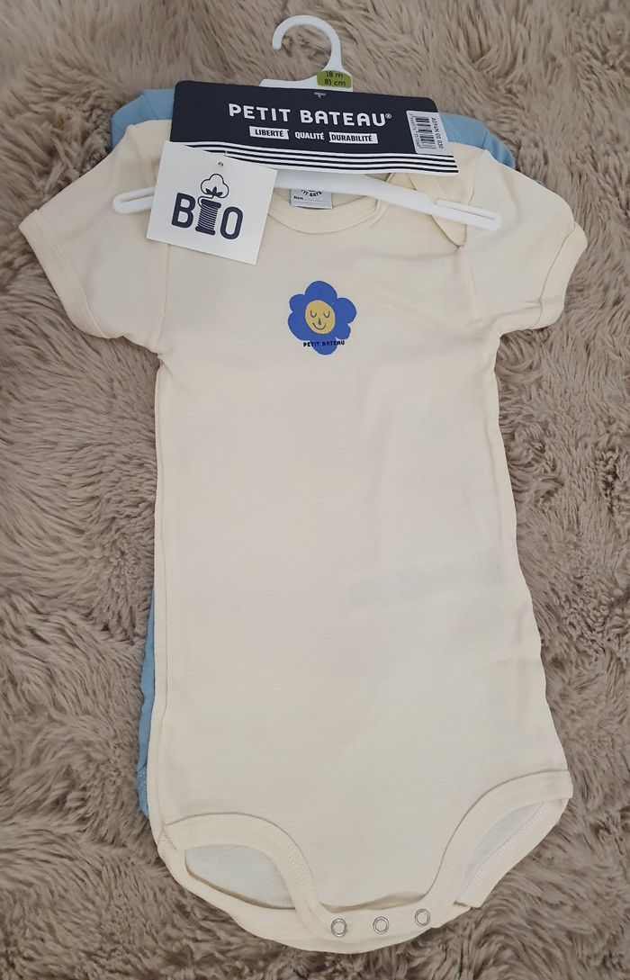 Lot de 3 bodies 18mois manches courtes Petit bateau - photo numéro 3