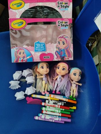 Poupée crayola