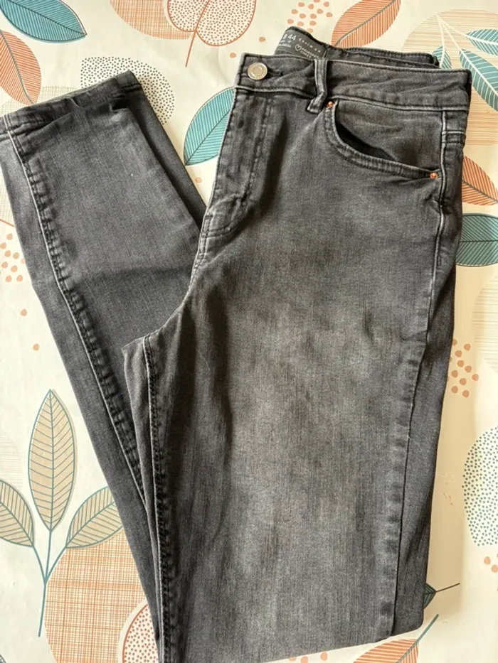 Lot de trois, jeans neuf, juste lavé jamais porté, taille 40 - photo numéro 5