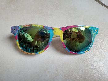 Lunette de soleil multicolore neuve