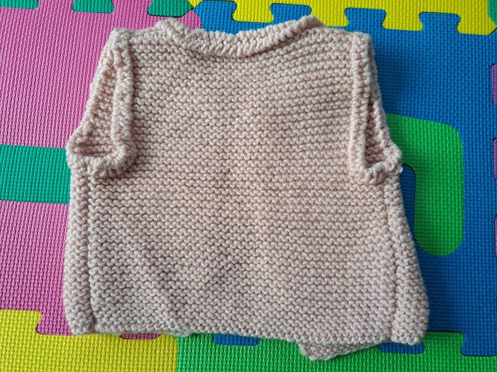 Lot 2 pulls + 1 gilet sans manches 18m - photo numéro 7