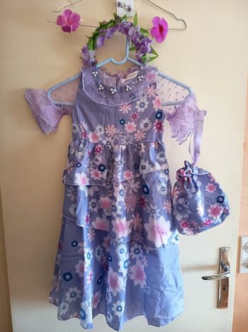 Ensemble robe fille 3/4 ans Marque Muababy nombreux accessoires.