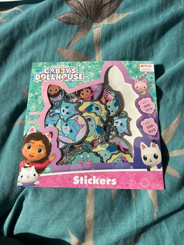 Lot de 200 gommettes / stickers gabby neuf