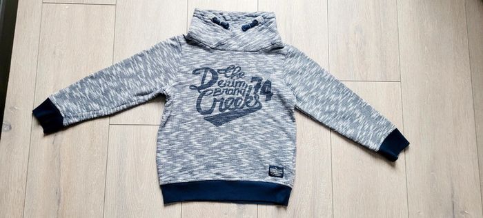 Pull noir/gris/blanc et bleu. Garçon 8 ans. Marque Creeks
