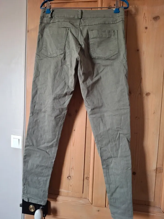 Pantalon kaki avec empiècement - photo numéro 2