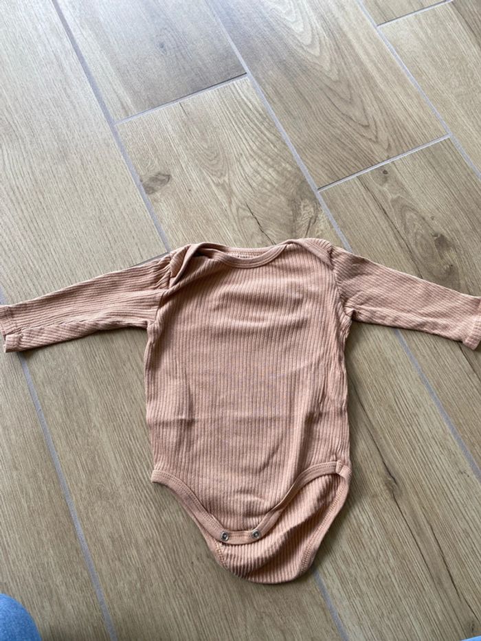 Lot 5 body 12 mois petit bateau - photo numéro 3