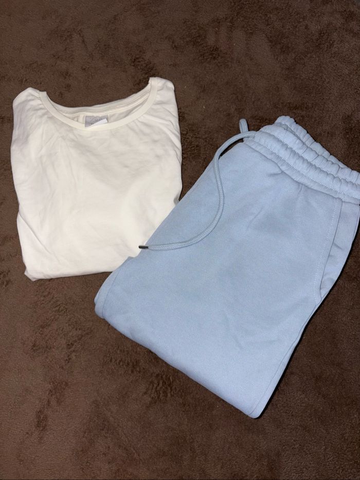 Lot de deux vêtements fille taille 12 ans en très bon état