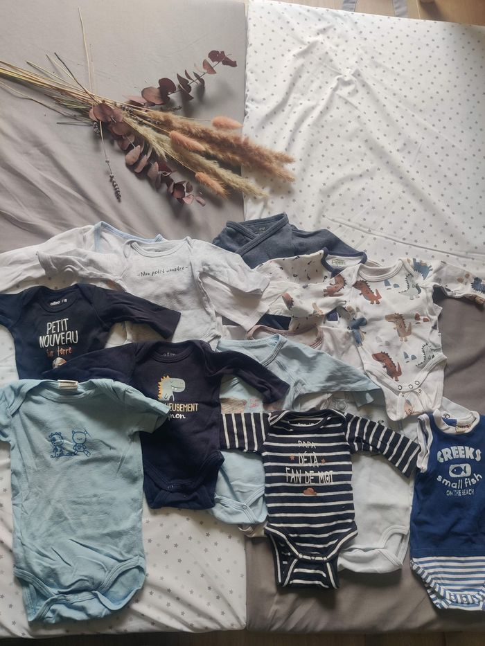 Lot bodies garçon 1/3/6 mois
