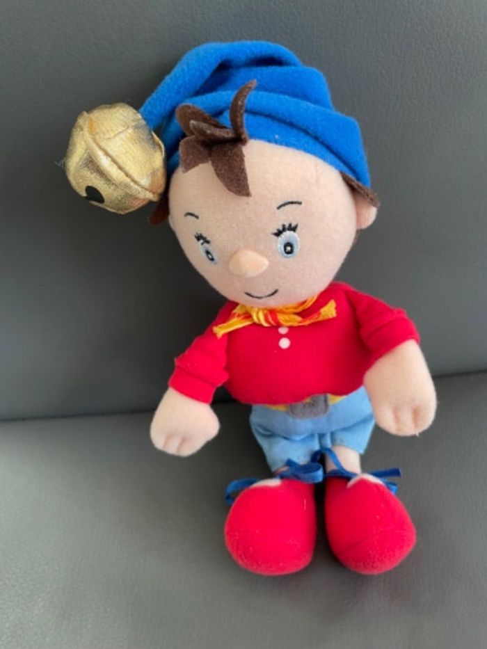 Peluche Oui-Oui avec bonnet et grelot