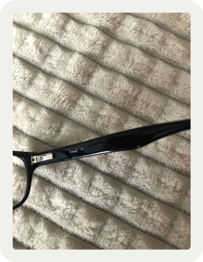 Lunettes noires - photo numéro 6