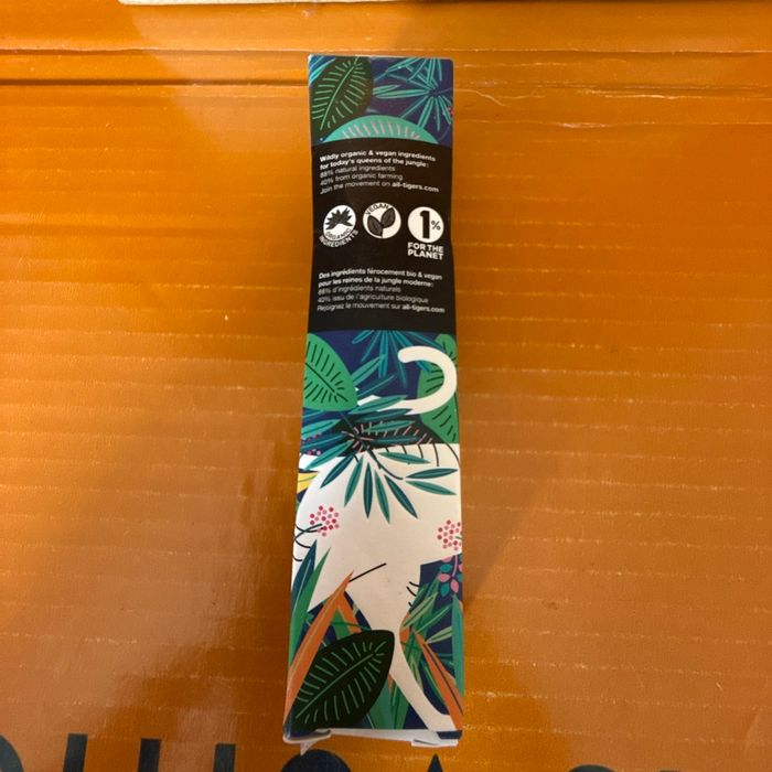 Rouge à lèvre liquide all tigers couleur fuchsia - photo numéro 2