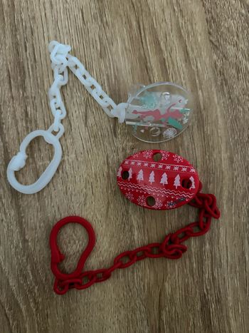 Lot attaches tétines bébé