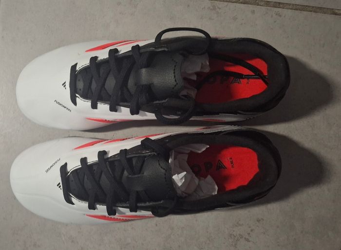 Crampons chaussures de foot Adidas neufs - photo numéro 2