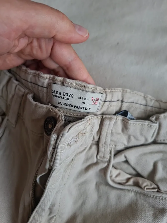 jeans garçons écru, taille 9/10ans marque Zara, en très bon état - photo numéro 2