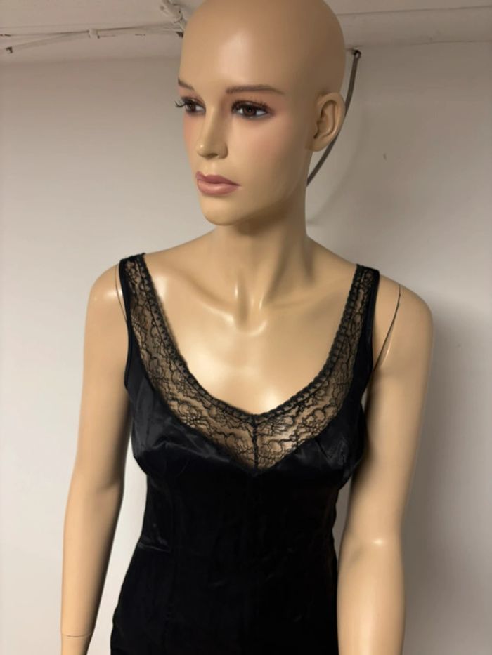 Magnifique robe noir en dentelles dolce gabbana neuve - photo numéro 2