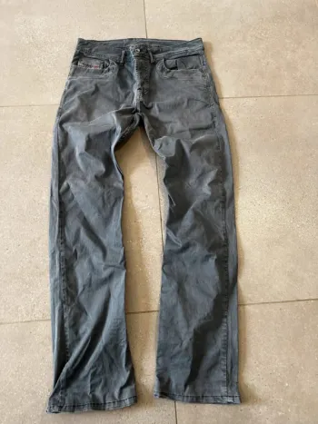 Pantalon gris Diesel, 42x100cm, très bon état