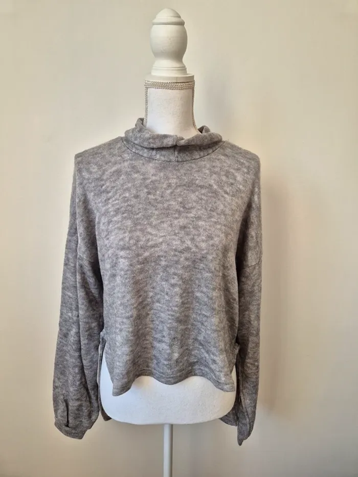 Pull asymétrique gris