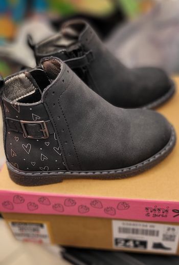 Bottines neuves taille 25