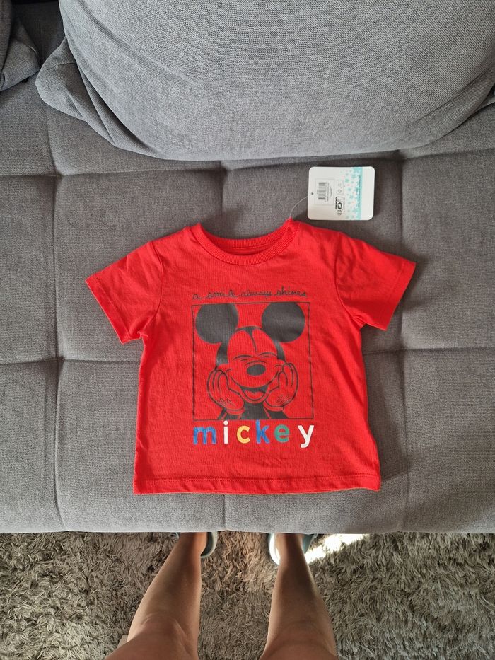 T-shirt Mickey Mousse taille 18 mois nouveau