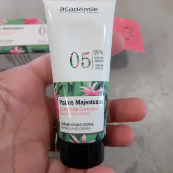 Lot gommage corps et crème mains