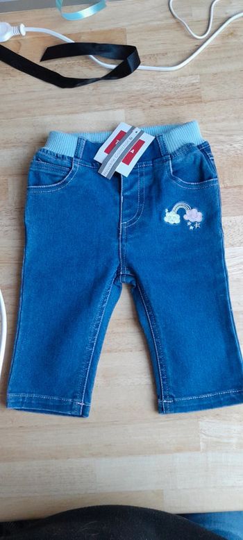 Jean neuf élastique a la taille